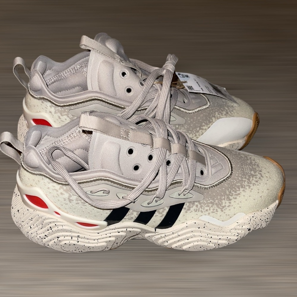 NWT Men’s Adidas Trae Young 3 size 7